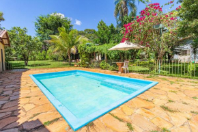 Casa com lareira piscina e muito lazer em Goiania